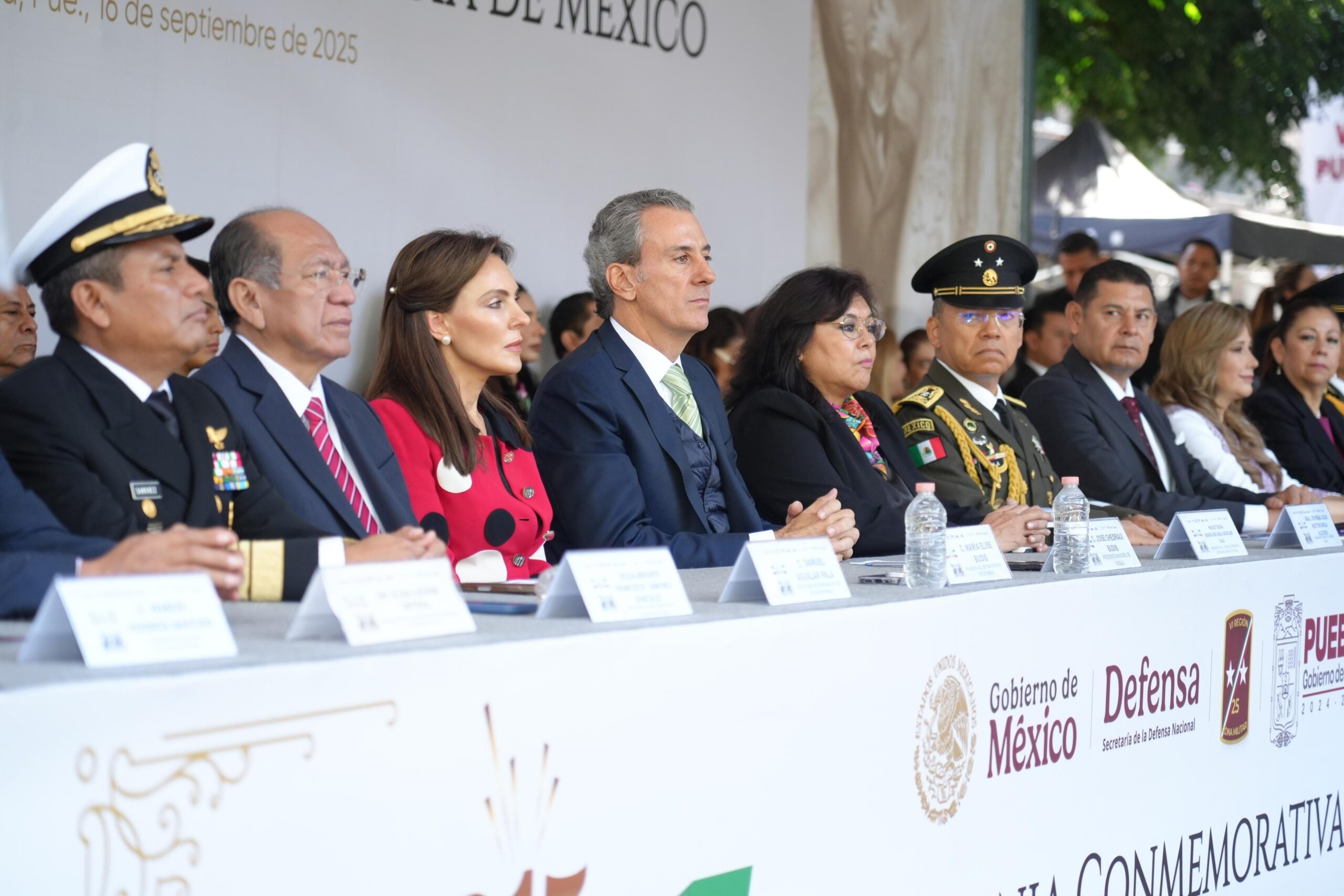 Asiste Pepe Chedraui al Desfile Cívico -Militar por el 215 Aniversario de la Independencia