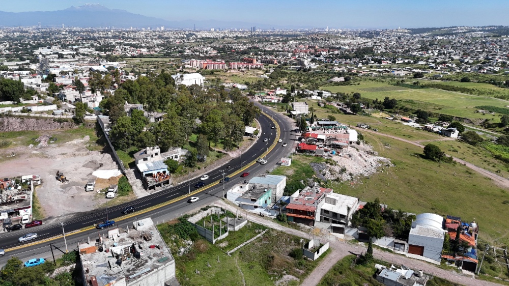 Más de 4 mil calles pavimentadas en Puebla capital, al cierre de 2025: Armenta