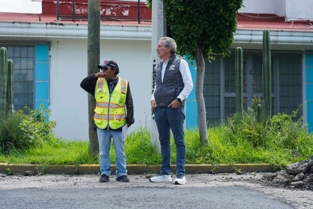 Supervisa Pepe Chedraui trabajos de bacheo en la colonia Las Ánimas