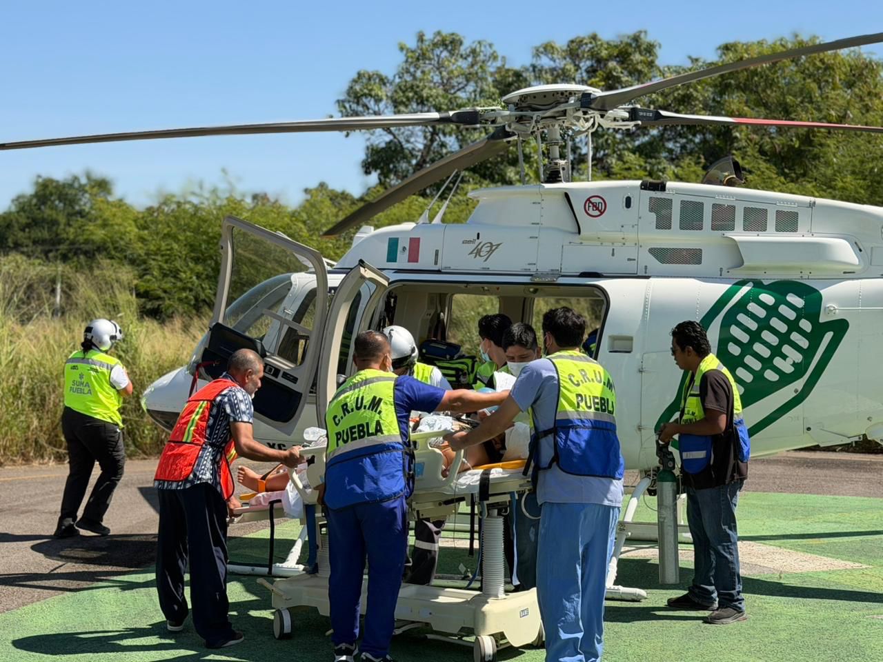 Atención inmediata permite traslado aéreo de joven con quemaduras desde Acatlán de Osorio