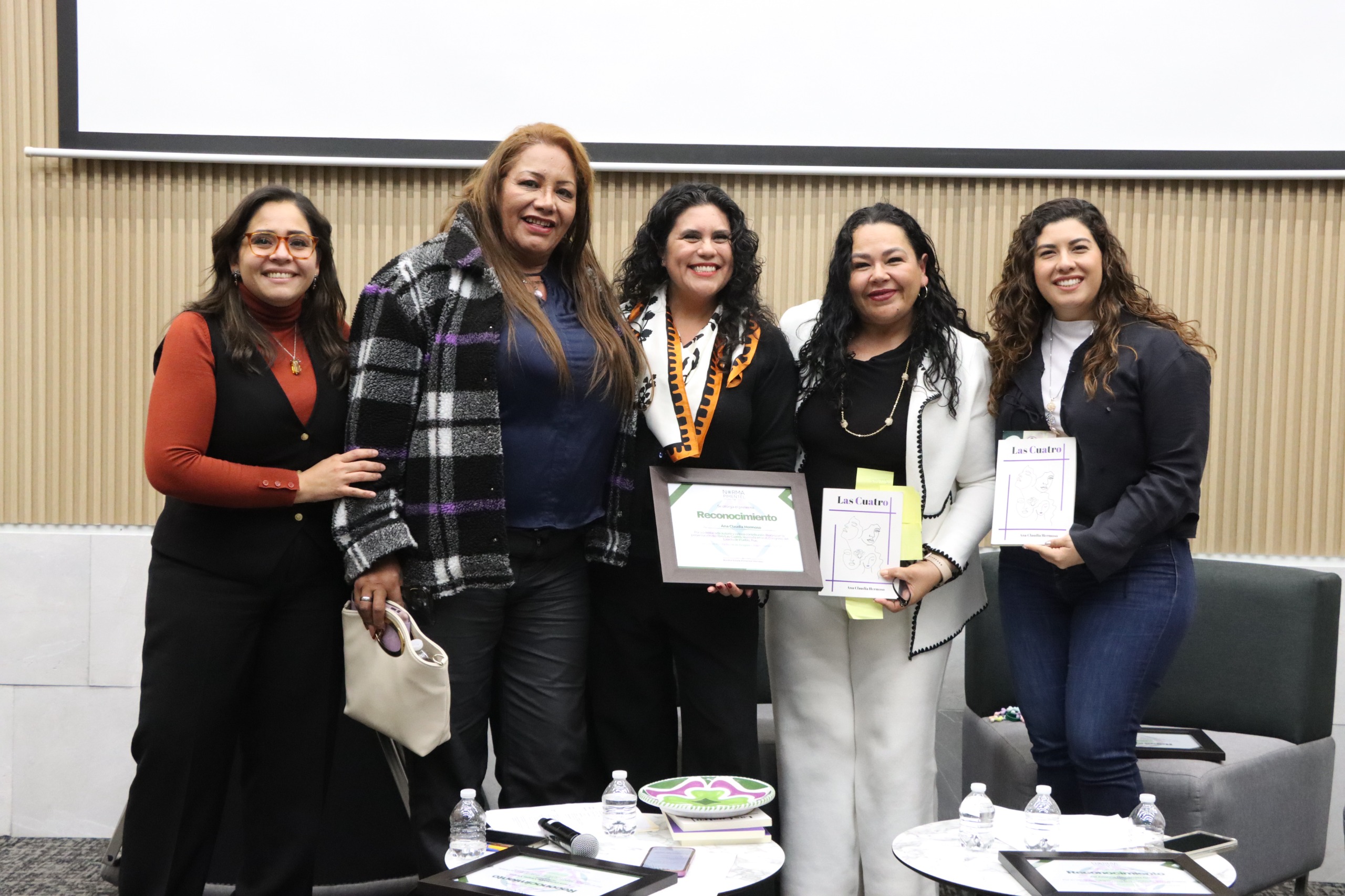 Presentan en el Congreso del Estado el libro Las Cuatro, de Ana Claudia Hermoso