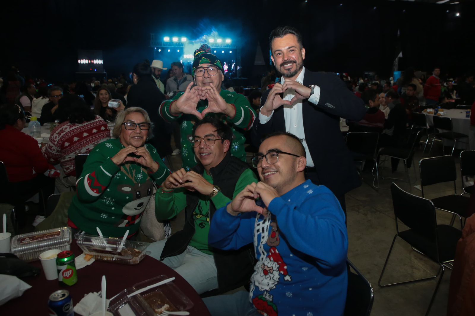 En unión y armonía, Gobierno de Puebla ofrece cenas navideñas a familias