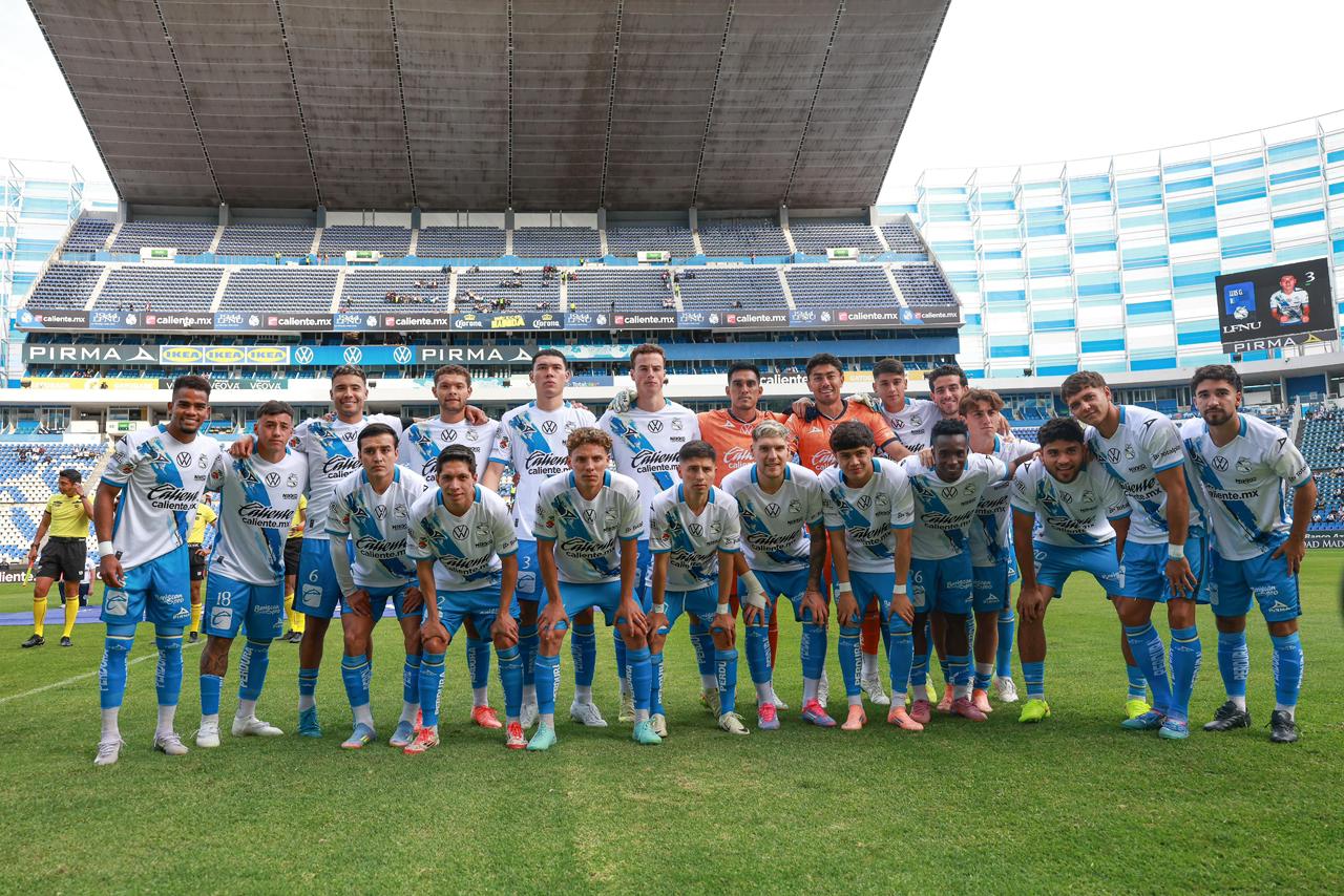 Gobierno de Puebla da seguimiento a la reparación del césped en el estadio Cuauhtémoc 
