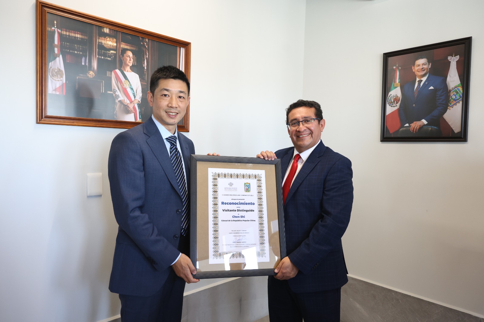 Pavel Gaspar y cónsul de China sostienen reunión de trabajo