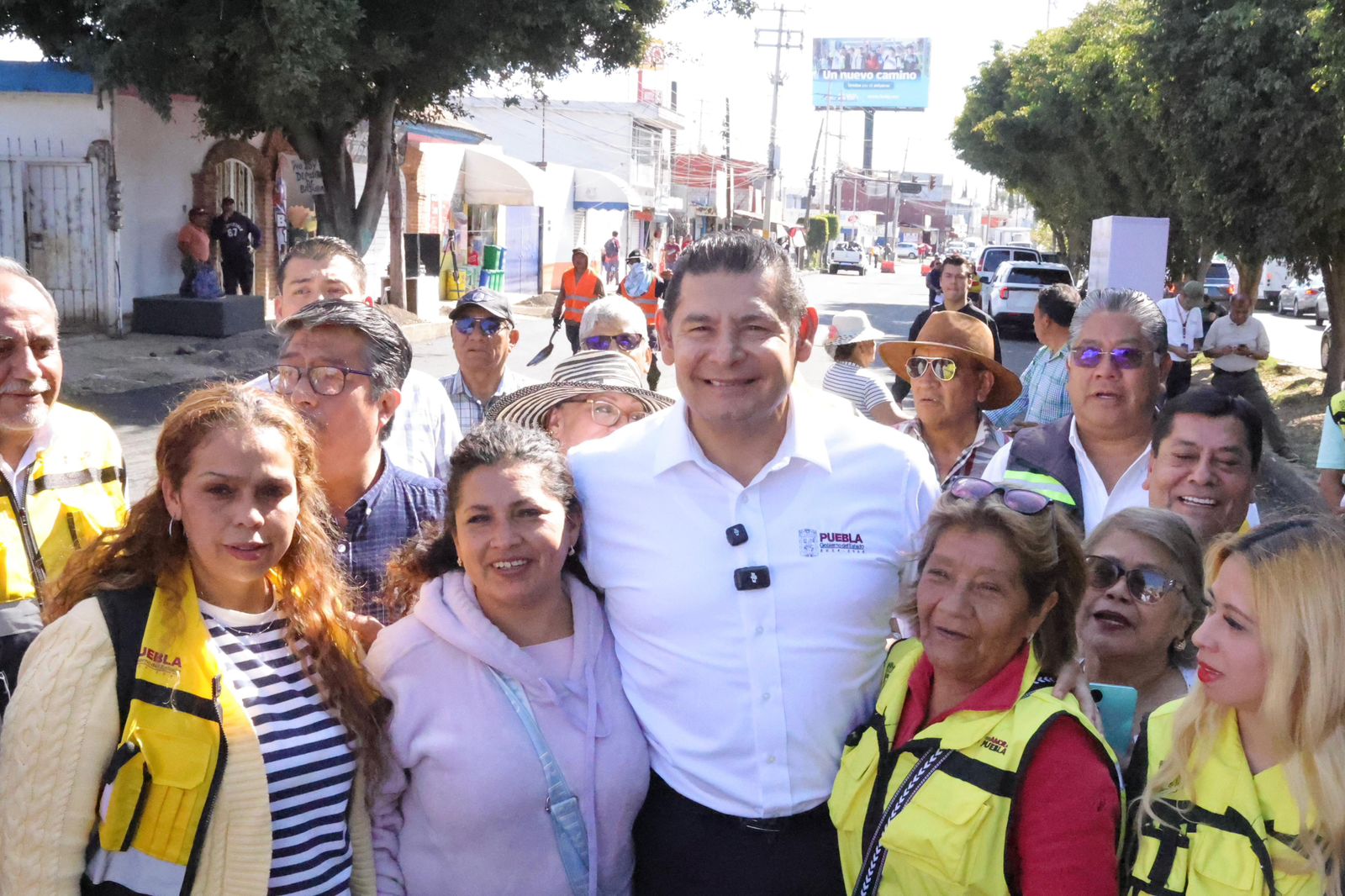 Acompañado por vecinos, Gobernador Armenta supervisa avance del 60% en pavimentación de la 24 Sur