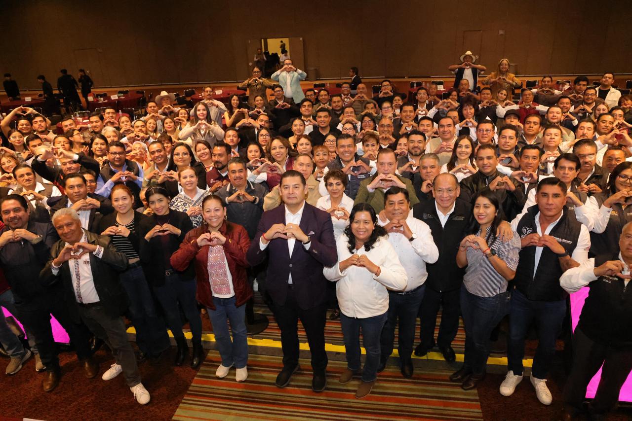 Amar a Puebla es llevar bienestar a todas las regiones del Estado: Armenta