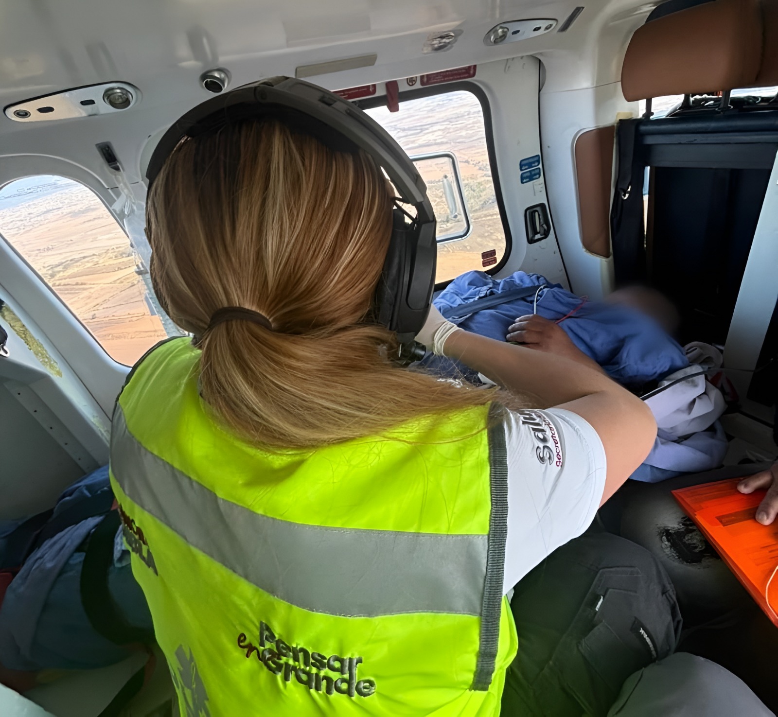 Mujer lesionada en explosión es trasladada vía aérea desde Huachinango