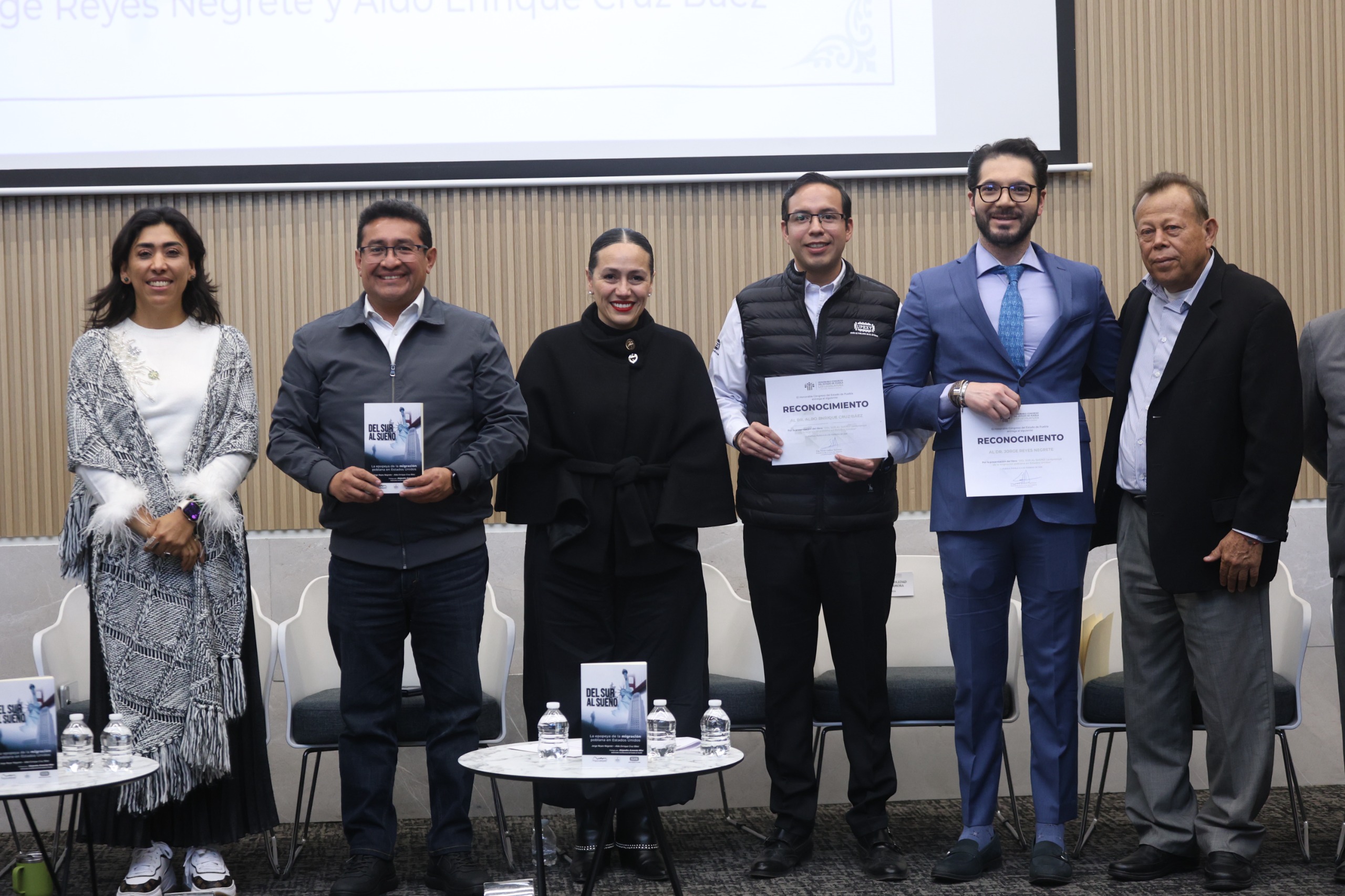 Presentan en el Congreso del Estado el libro Del sur al sueño: La epopeya de la migración poblana