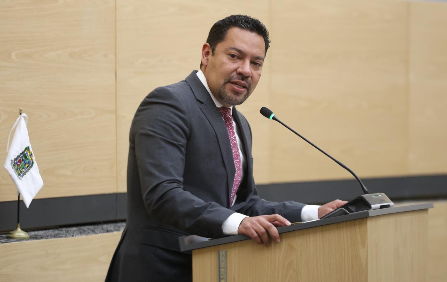 Andrés Villegas presenta iniciativa para modernizar bibliotecas públicas de Puebla