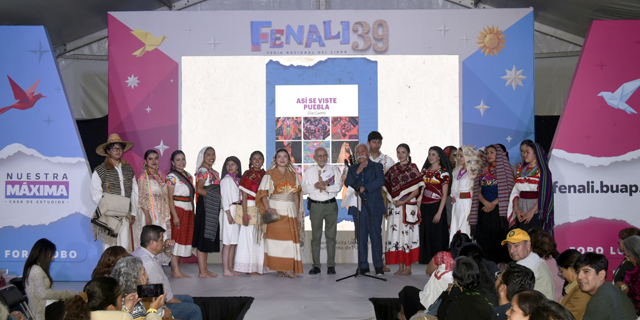 El Mtro. Elías Guerra rescata identidad de la Sierra Norte con la presentación del libro “Así se viste Puebla” en la FENALI 2026