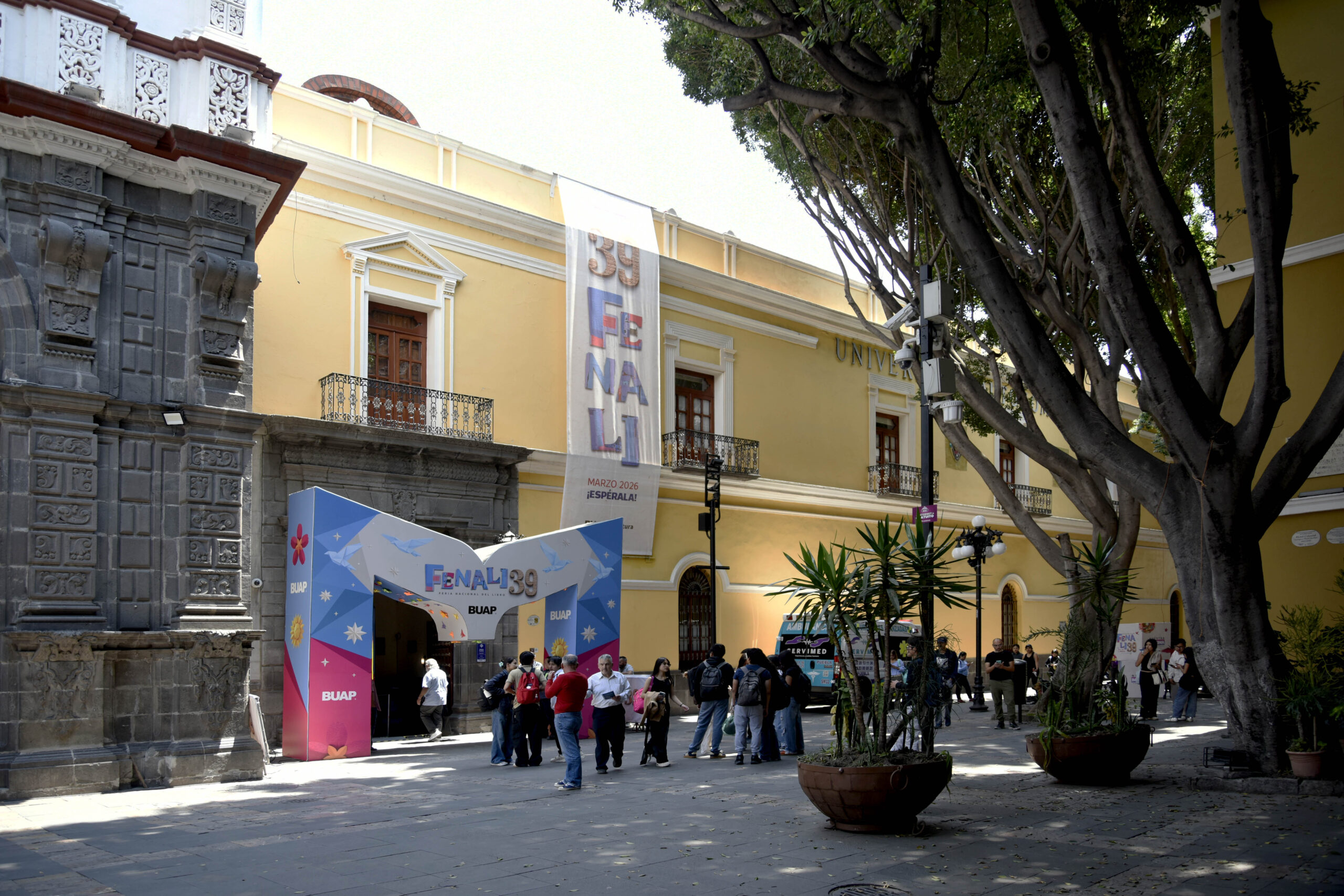 Cultura y talento universitario inundan el Edificio Carolino en la FENALI BUAP 2026