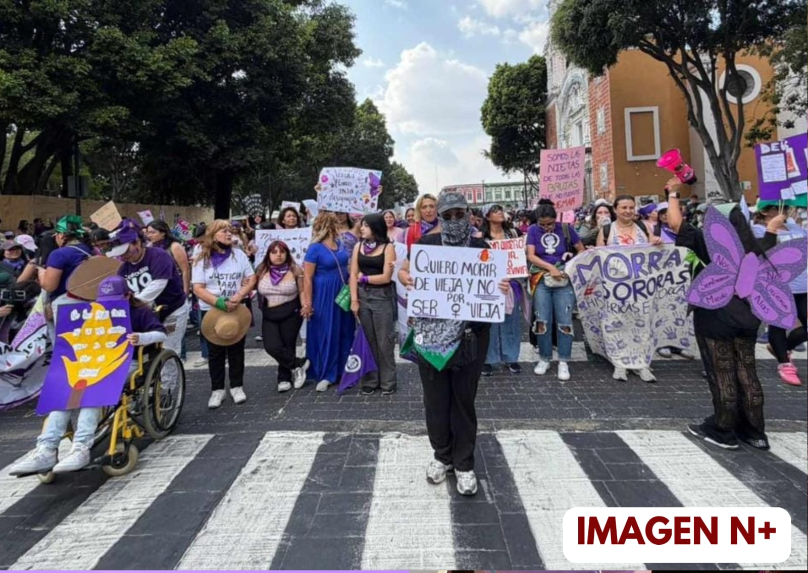 Miles de poblanas alzan la voz este 8M, en conmemoración del día internacional de la Mujer