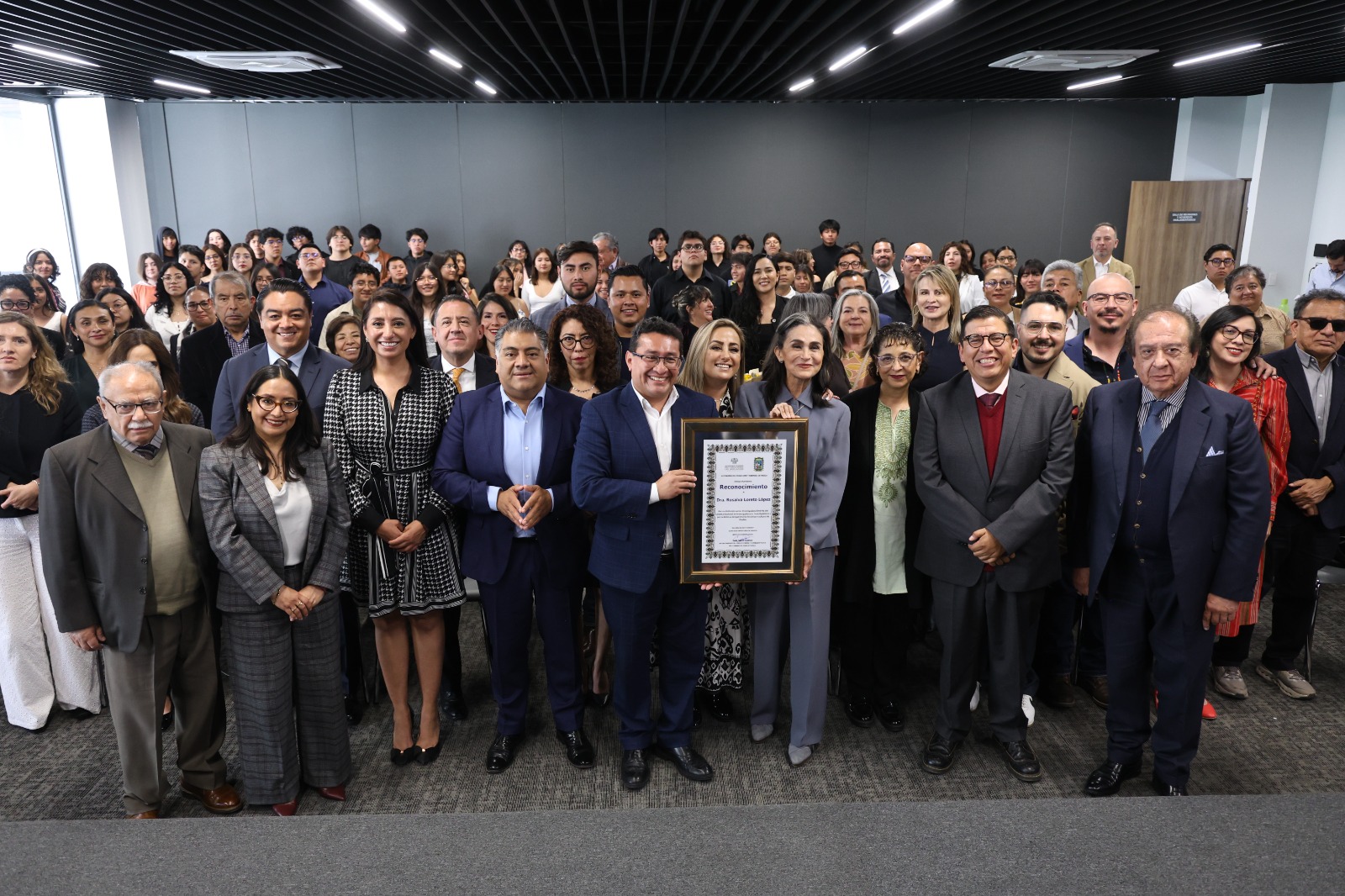 Reconoce Congreso del Estado a Rosalva Loreto López, por su trayectoria académica y defensa del patrimonio cultural