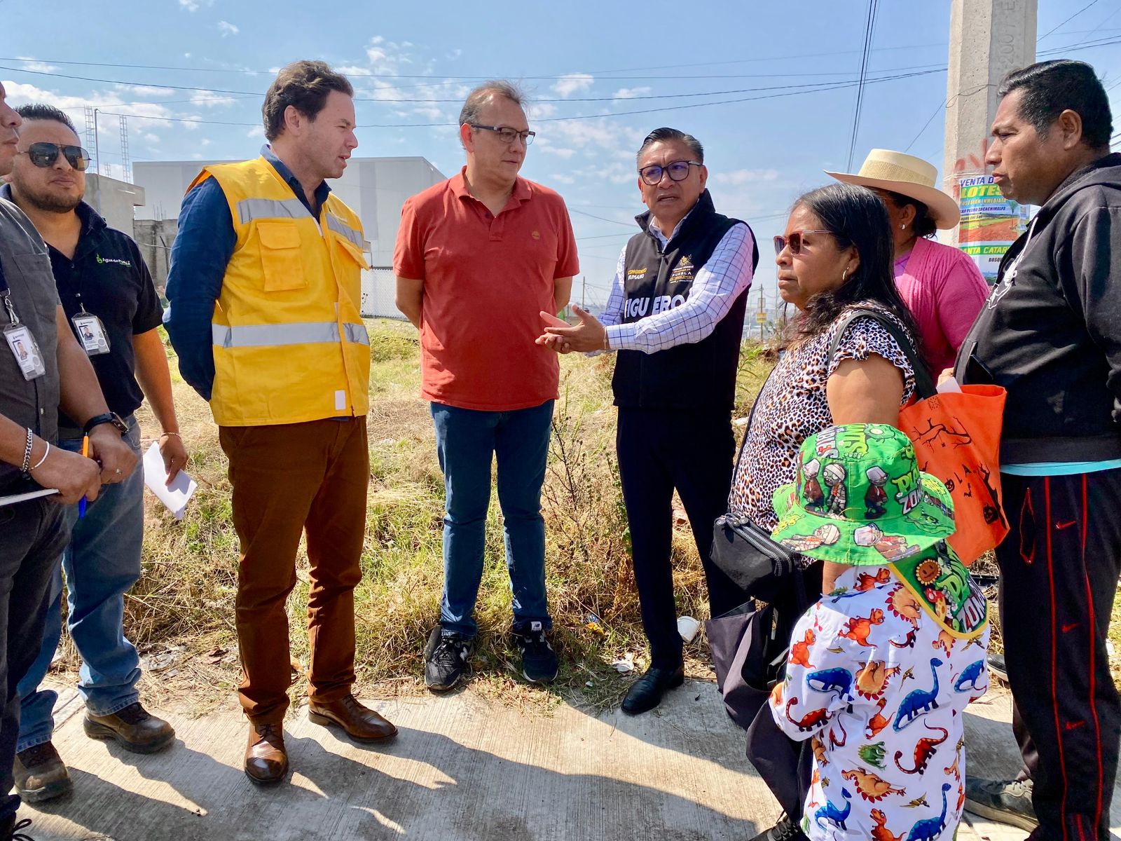 José Luis Figueroa gestiona servicio de agua para habitantes de San Francisco Totimehuacán