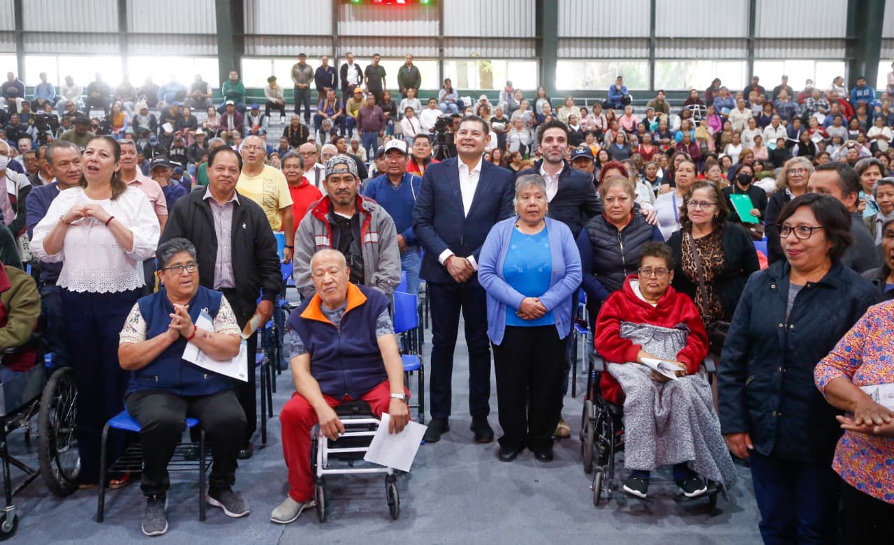 Programas de Bienestar bebedician a más de millón y medio de poblanos