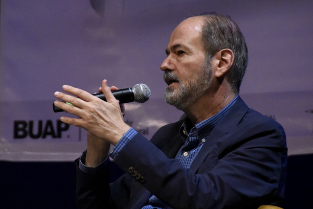 Juan Villoro presenta en la BUAP su libro “Los héroes numerados”, una radiografía emocional y cultural del fútbol