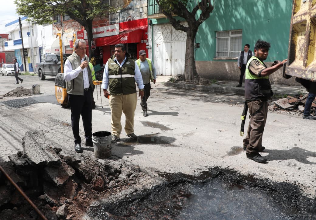 Mantiene Pepe Chedraui acciones de bacheo para fortalecer la movilidad urbana en la capital poblana