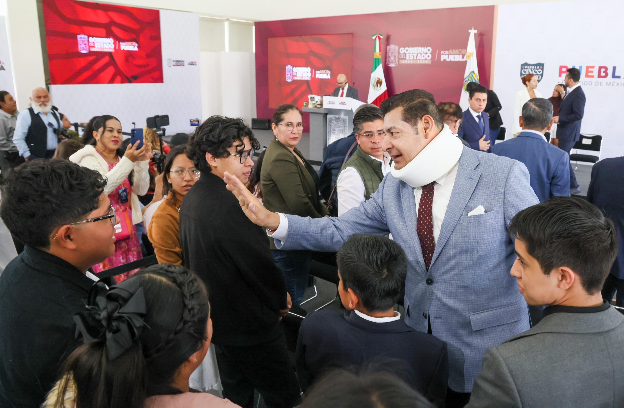 Gobierno Estatal apoya a talento poblano rumbo a Olimpiadas Matemática en Singapur