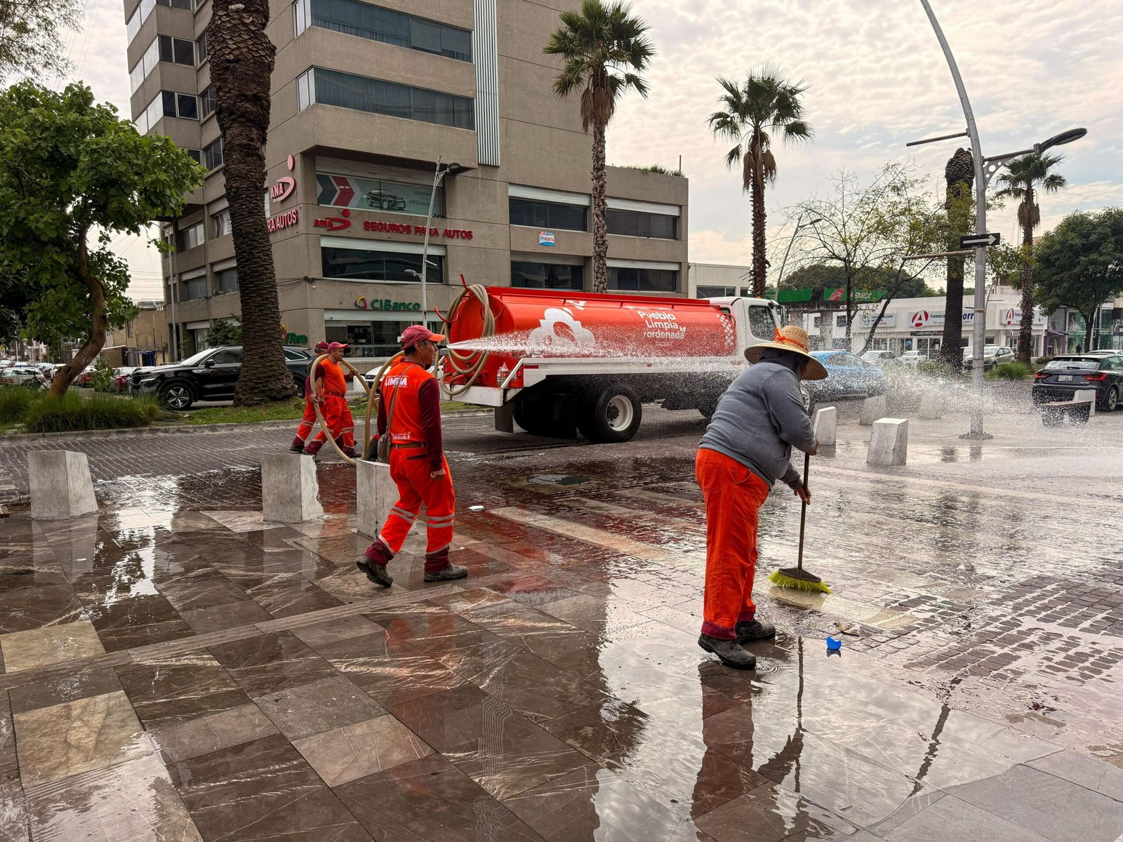 Gobierno de Pepe Chedraui efectuó labores lavado en la Avenida Juárez