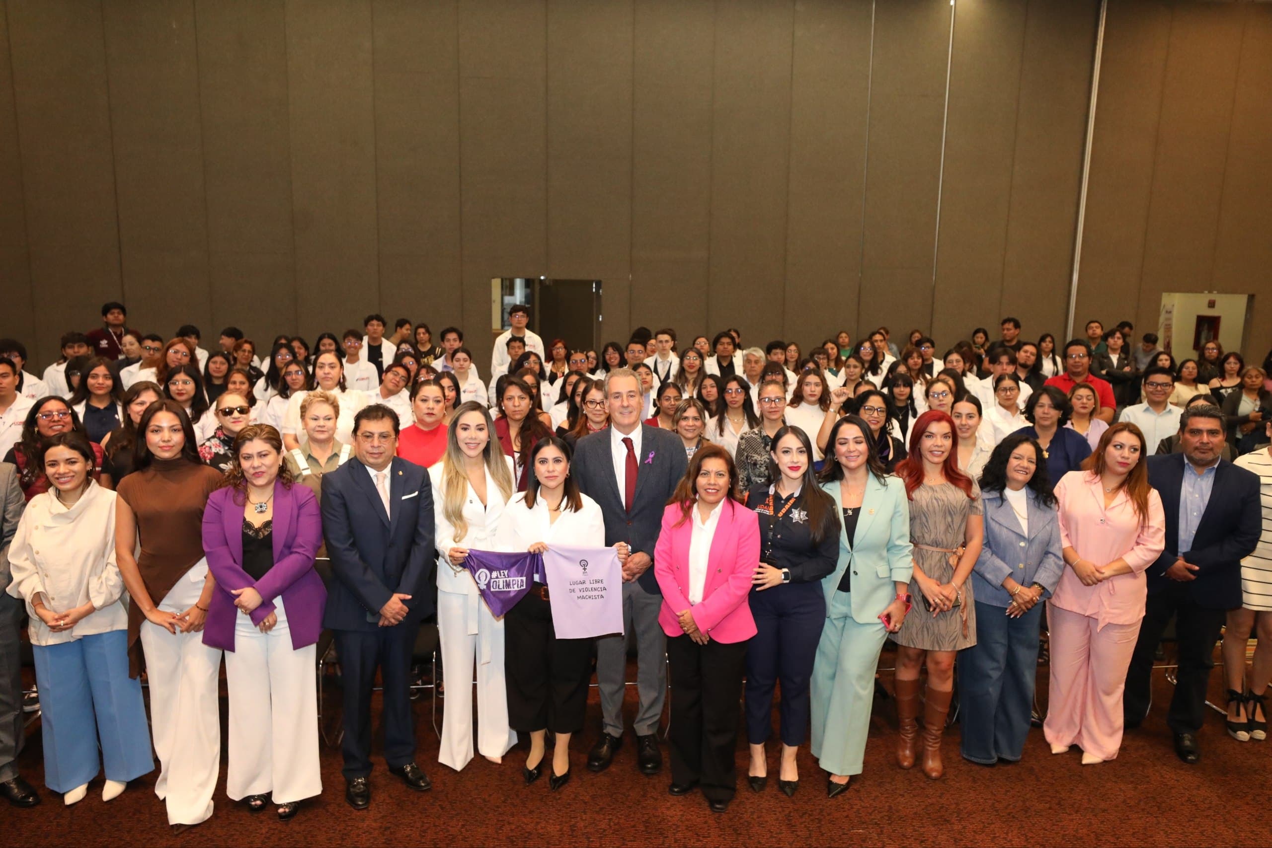 Pepe Chedraui impulsa acciones para garantizar los derechos digitales de las mujeres