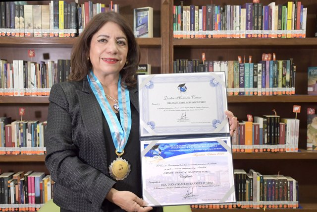 BUAP reconoce a la Dra. Diana Isabel Hernández con el Honoris Causa internacional