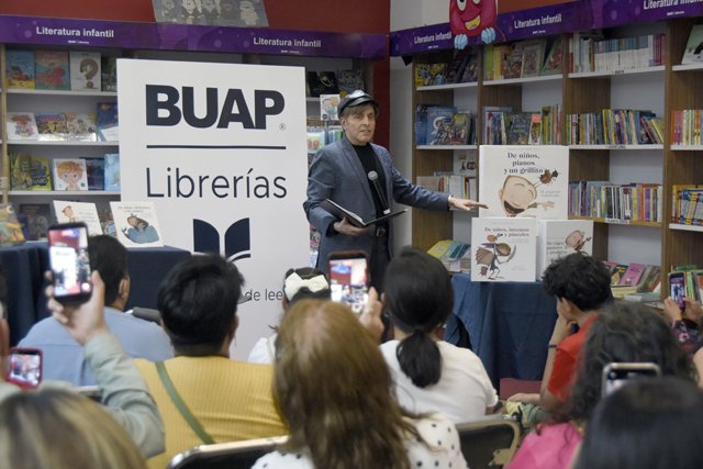 Mario Iván Martínez presenta en la Librería BUAP su obra infantil inspirada en grandes figuras del arte