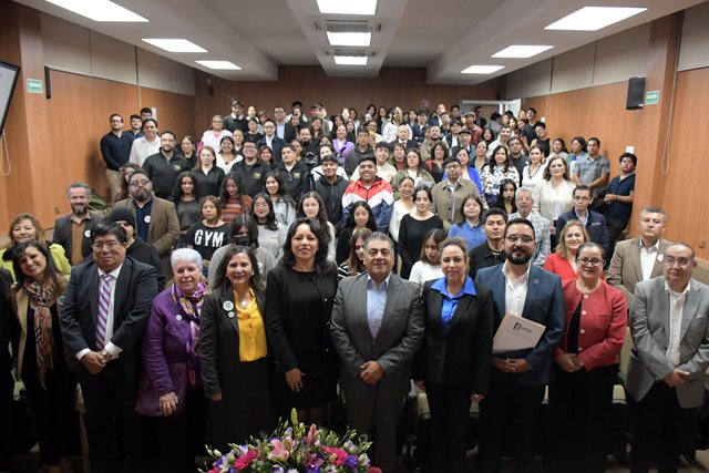 Líderes de cuatro países debaten el futuro de los negocios y la administración en la BUAP